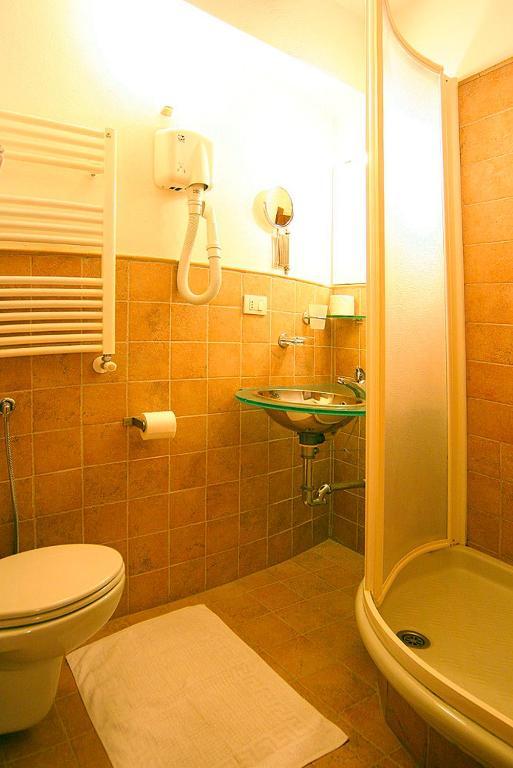 Francamaria Rooms 韦尔纳扎 客房 照片